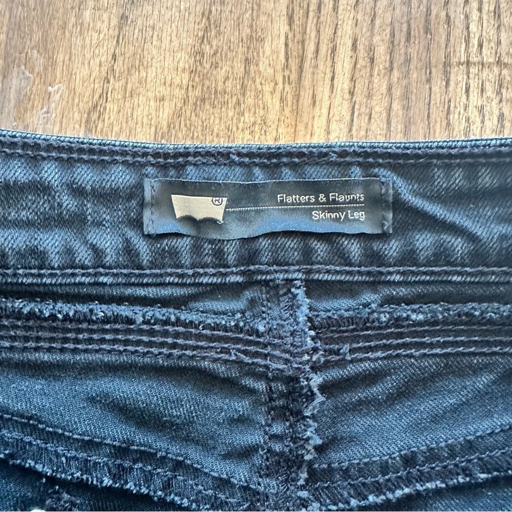 Levi’s Flatter & Flaunt Skinny Leg Black Denim Jeans Size 12 - Picture 9 of 15